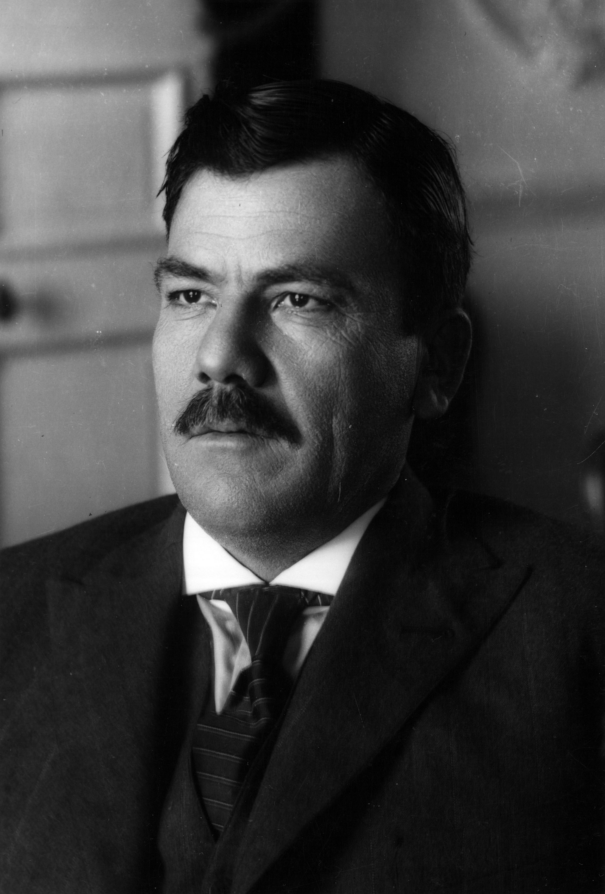 Plutarco Elías Calles, presidente de México, retrato (propio)
