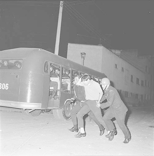 Imagen de MGP2679 (atribuido), Toma Casco detenidos ejército sep 1968 (alternativo)