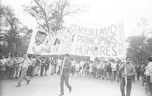 Imagen de MGP2810 (atribuido), Gobernación. Mitin. Estudiantes en la glorieta de Simón Bolívar (alternativo)