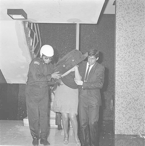 Imagen de MGP3084 (atribuido), Mitin Tlatelolco aprehensión líderes octubre 1968 (alternativo)