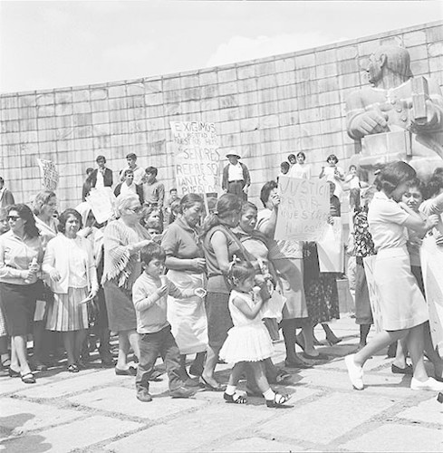 Imagen de MGP3131 (atribuido), Mitin señoras Cámara de Diputados octubre 1968 (alternativo)