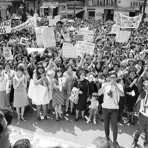 Imagen de MGP3157 (atribuido), Mitin señoras Cámara de Diputados octubre 1968 (alternativo)