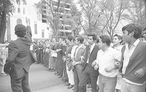 Imagen de MGP2260 (atribuido), Mitin estudiantil zócalo juárez 27 agosto 1968 (alternativo)