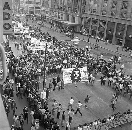 Imagen de MGP2094 (atribuido), Mitin estudiantil martes 13 agosto 1968 (alternativo)