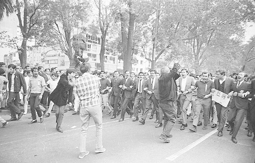 Imagen de MGP2419 (atribuido), Mitin estudiantil zócalo juárez 27 agosto 1968 (alternativo)