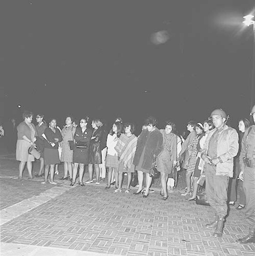 Imagen de MGP2602 (atribuido), Toma CU ejército letreros alusivos sep 1968 (alternativo)