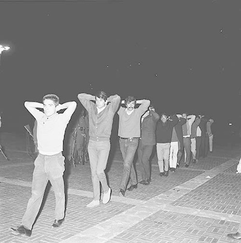 Imagen de MGP2634 (atribuido), Toma CU ejército letreros alusivos sep 1968 (alternativo)