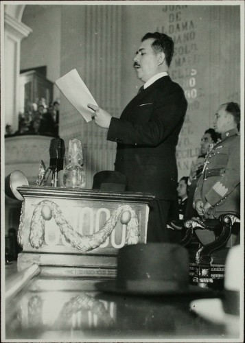 Imagen de Lázaro Cárdenas rinde un informe ante el Congreso de la Unión (atribuido)