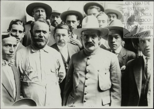 Imagen de Los Grales Álvaro Obregón y Pablo González se reúnen en Tacubaya al triunfo del movimiento del Plan de Agua Prieta (atribuido)