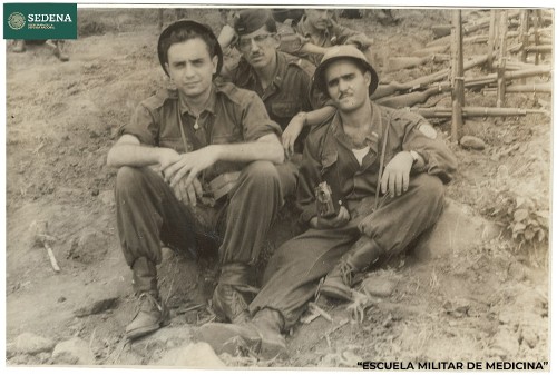 Imagen de Cadetes de la Escuela Médico Militar durante sus prácticas de campo (atribuido)