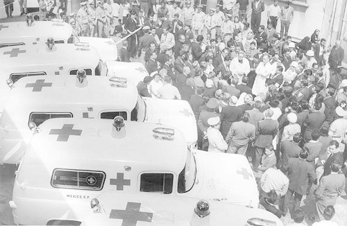 Imagen de El señor arzobispo bendice las nuevas ambulancias (atribuido)