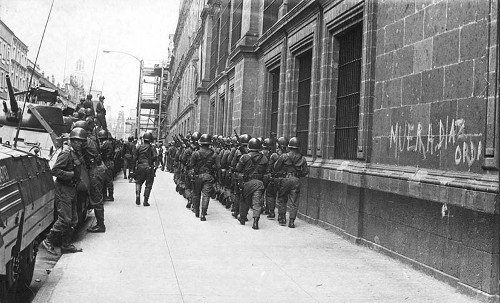 Imagen de El Ejército mexicano resguardando Palacio Nacional (propio)
