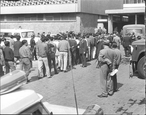 Imagen de Detenidos ingresando a la delegación de policía (propio)
