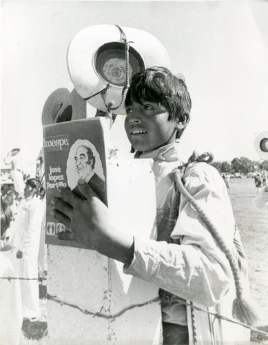 Imagen de Niño campesino durante la campaña presidencial de José López Portillo (propio)