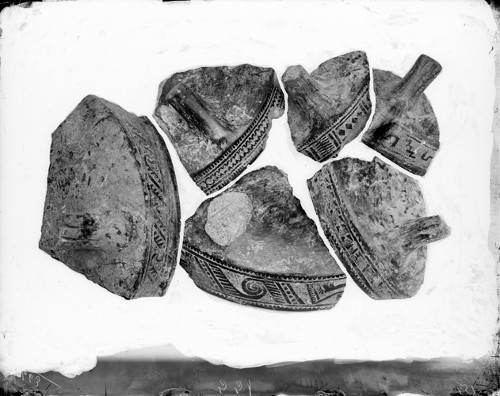 Imagen de Vasija trípode decorada, fragmentos (propio)