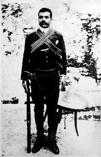 Imagen de Emiliano Zapata con fusil y sombrero, retrato (propio)
