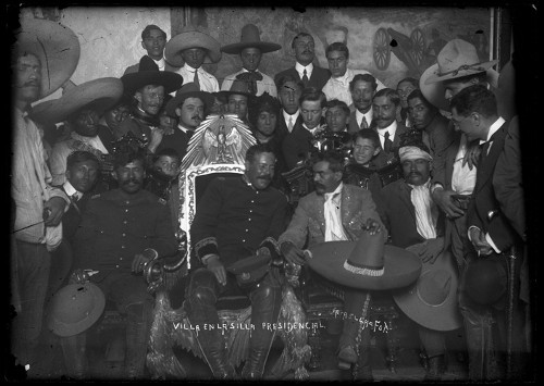 Imagen de Villa en la silla presidencial (propio), Francisco "Villa en la silla presidencial", acompañado por Emiliano Zapata (atribuido)