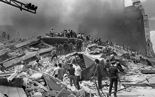 Imagen de Temblor, edificios dañados en el 1er. cuadro, D.D.F. (propio), Temblor, edificios dañados en el primer cuadro, Departamento del Distrito Federal (alternativo)