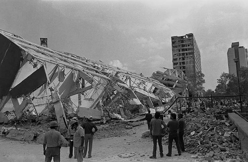 Imagen de Temblor, edificios dañados en el 1er. cuadro, D.D.F. (propio), Temblor, edificios dañados en el primer cuadro, Departamento del Distrito Federal (alternativo)