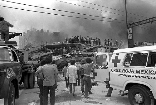 Imagen de Temblor, edificios dañados en el 1er. cuadro, D.D.F. (propio), Temblor, edificios dañados en el primer cuadro, Departamento del Distrito Federal (alternativo)