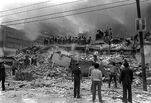 Imagen de Temblor, edificios dañados en el 1er. cuadro, D.D.F. (propio), Temblor, edificios dañados en el primer cuadro, Departamento del Distrito Federal (alternativo)