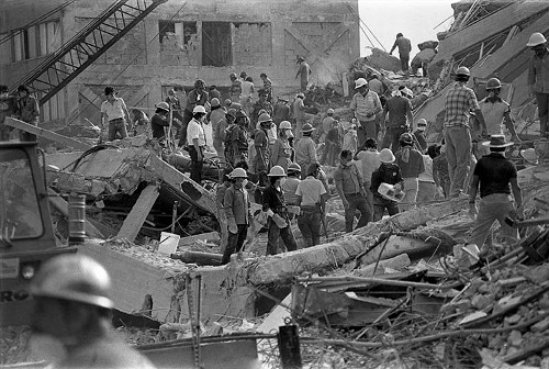 Imagen de Temblor, edificios dañados en el 1er. cuadro, D.D.F. (propio), Temblor, edificios dañados en el primer cuadro, Departamento del Distrito Federal (alternativo)