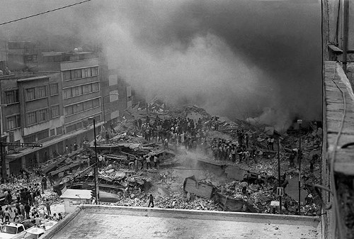 Imagen de Temblor, edificios dañados en el 1er. cuadro, D.D.F. (propio), Temblor, edificios dañados en el primer cuadro, Departamento del Distrito Federal (alternativo)