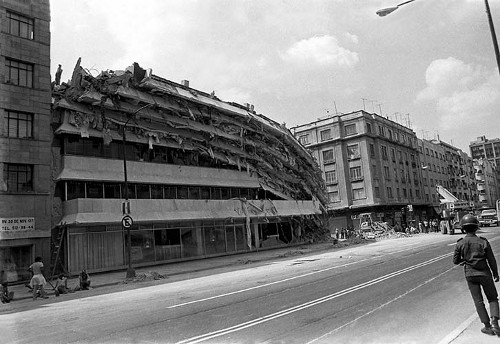 Imagen de Temblor, edificios dañados en el 1er. cuadro, D.D.F. (propio), Temblor, edificios dañados en el primer cuadro, Departamento del Distrito Federal (alternativo)