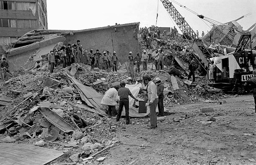 Imagen de Temblor, edificios dañados en el 1er. cuadro, D.D.F. (propio), Temblor, edificios dañados en el primer cuadro, Departamento del Distrito Federal (alternativo)