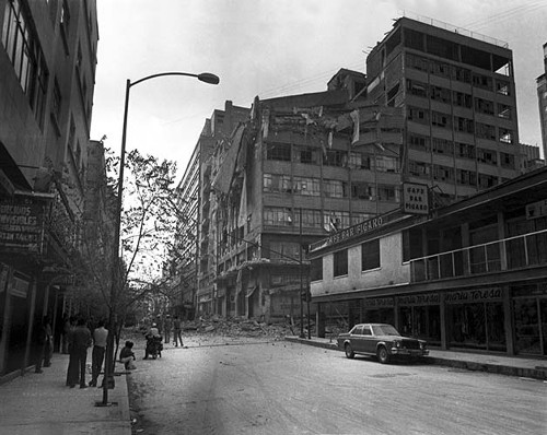 Imagen de Temblor, edificios dañados en el 1er. cuadro, D.D.F. (propio), Temblor, edificios dañados en el primer cuadro, Departamento del Distrito Federal (alternativo)