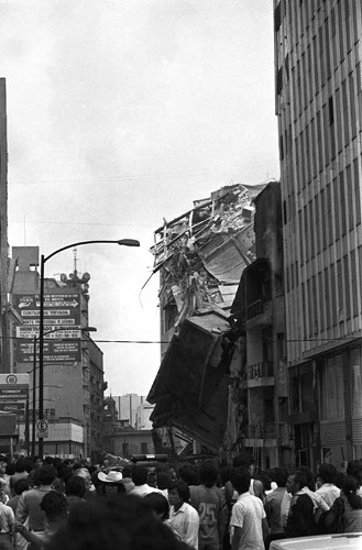 Imagen de Temblor, edificios dañados en el 1er. cuadro, D.D.F. (propio), Temblor, edificios dañados en el primer cuadro, Departamento del Distrito Federal (alternativo)