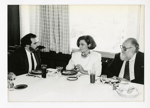 Imagen de Martha Chapa, Ernesto de la Peña y Raúl Zendejas, durante el 50 aniversario de Margarita Michelena, en la Sociedad de Escritores de México (atribuido)