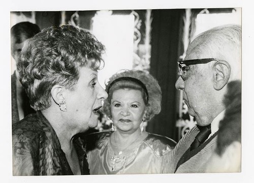 Imagen de Margarita Michelena y Rafael Solana Salcedo, durante el 50 aniversario de Margarita Michelena, en la Sociedad de Escritores de México (atribuido)
