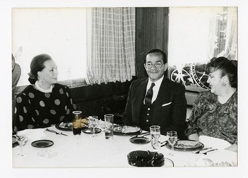 Imagen de Andrea Cataño Michelena y Efraín Huerta, durante el 50 aniversario de Margarita Michelena, en la Sociedad de Escritores de México (atribuido)