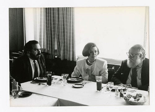Imagen de Martha Chapa y Ernesto de la Peña, durante el 50 aniversario de Margarita Michelena, en la Sociedad de Escritores de México (atribuido)