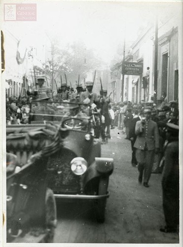 Imagen de "El Primer Jefe se dirige al Teatro Iturbide"