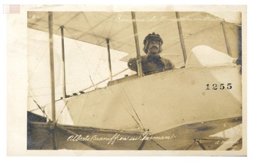 Imagen de "Semana de Aviación en México. Alberto Braniff en su Farman"