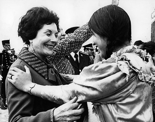Imagen de Recepción de Hortensia Bussi, esposa del presidente de Chile, Salvador Allende, en la Ciudad de México (atribuido)