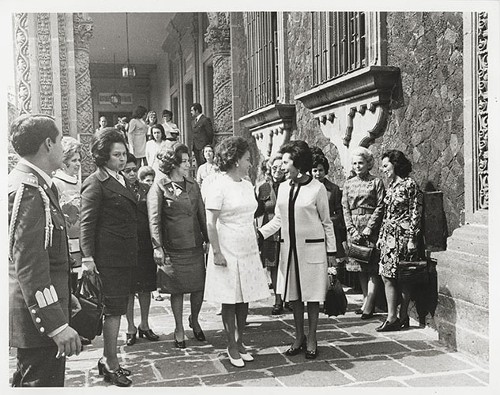 Imagen de Visita de Hortensia Bussi, esposa del presidente Salvador Allende, al Archivo Histórico de Guadalajara, Jalisco (atribuido)