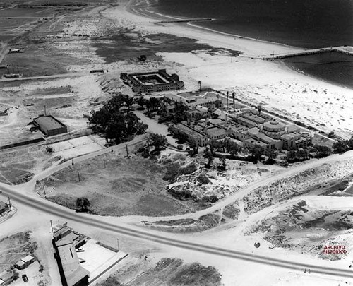 Imagen de Fotografía aérea del hotel Riviera del Pacífico (atribuido)