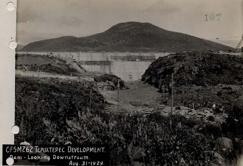 Imagen de C.F.S.M262 Tepuxtepec Development. Dam-Looking Downstream (propio), C.F.S.M262 Desarrollo de la presa Tepuxtepec, vista hacia aguas abajo (alternativo)