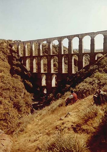 Imagen de Acueducto de El Sitio o Xalpa construido en el siglo XVIII por los jesuitas del Colegio de San Javier, hoy Museo Nacional del Virreinato (atribuido)