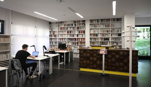 Imagen de Fotografía actual de la Biblioteca "Sor Juana Inés de la Cruz" (atribuido)