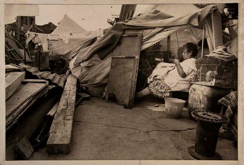 Imagen de Señora en Campamento del Sindicato de Costureras 19 de Septiembre (atribuido)