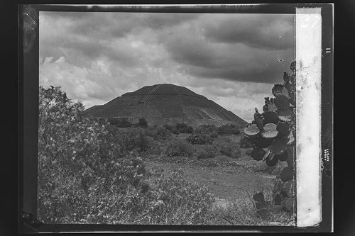 Imagen de Pirámide del Sol en la zona arqueológica de Teotihuacán, Teotihuacán de Arista (atribuido)