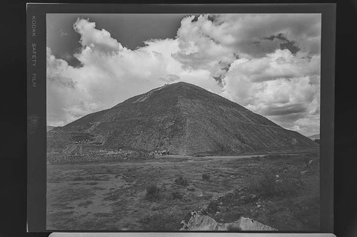 Imagen de Pirámide del Sol en la zona arqueológica de Teotihuacán, Teotihuacán de Arista (atribuido)