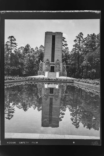 Imagen de Fotografía de arquitectura civil, Monumento a Álvaro Obregón, Ciudad de México (atribuido)