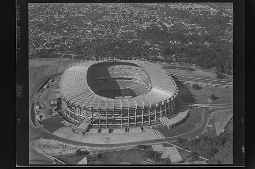Imagen de Fotografía de arquitectura civil, Estadio Azteca, Ciudad de México (atribuido)