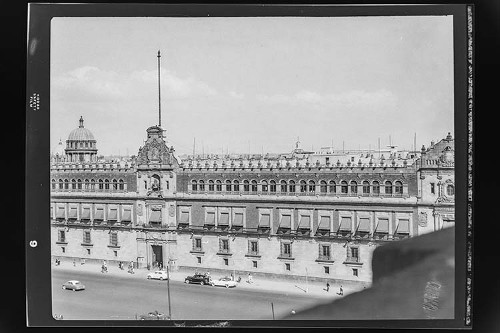 Imagen de Fotografía de arquitectura civil, Palacio Nacional, Ciudad de México (atribuido)