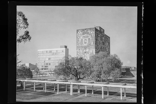 Imagen de Fotografía de arquitectura civil, paisaje de la Biblioteca Central, Ciudad de México (atribuido)